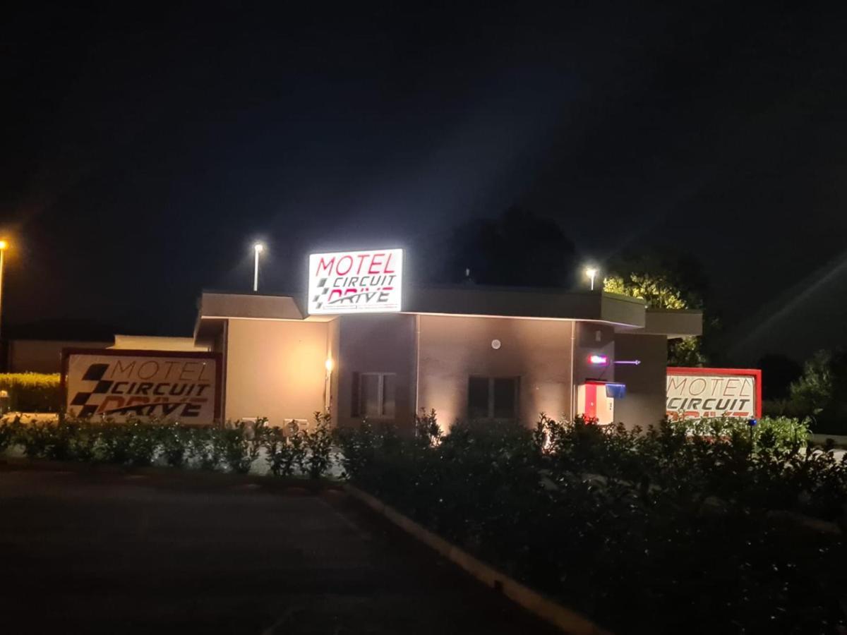 Motel Circuit Drive Cingia De' Botti ภายนอก รูปภาพ