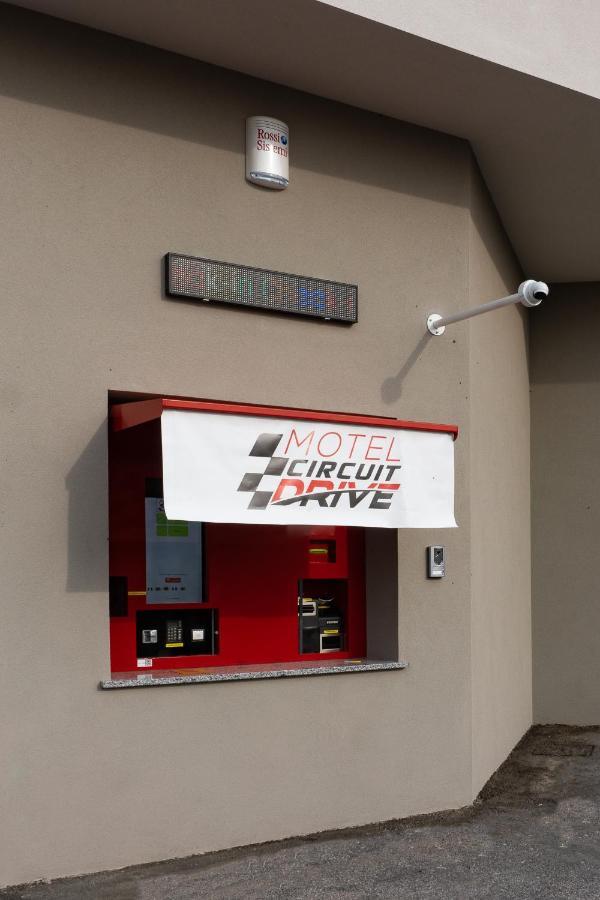 Motel Circuit Drive Cingia De' Botti ภายนอก รูปภาพ