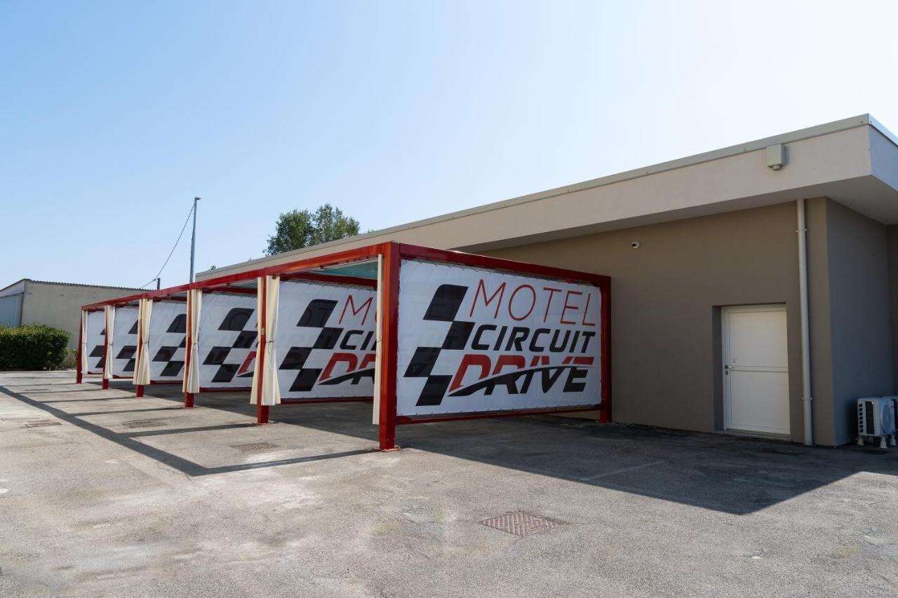 Motel Circuit Drive Cingia De' Botti ภายนอก รูปภาพ